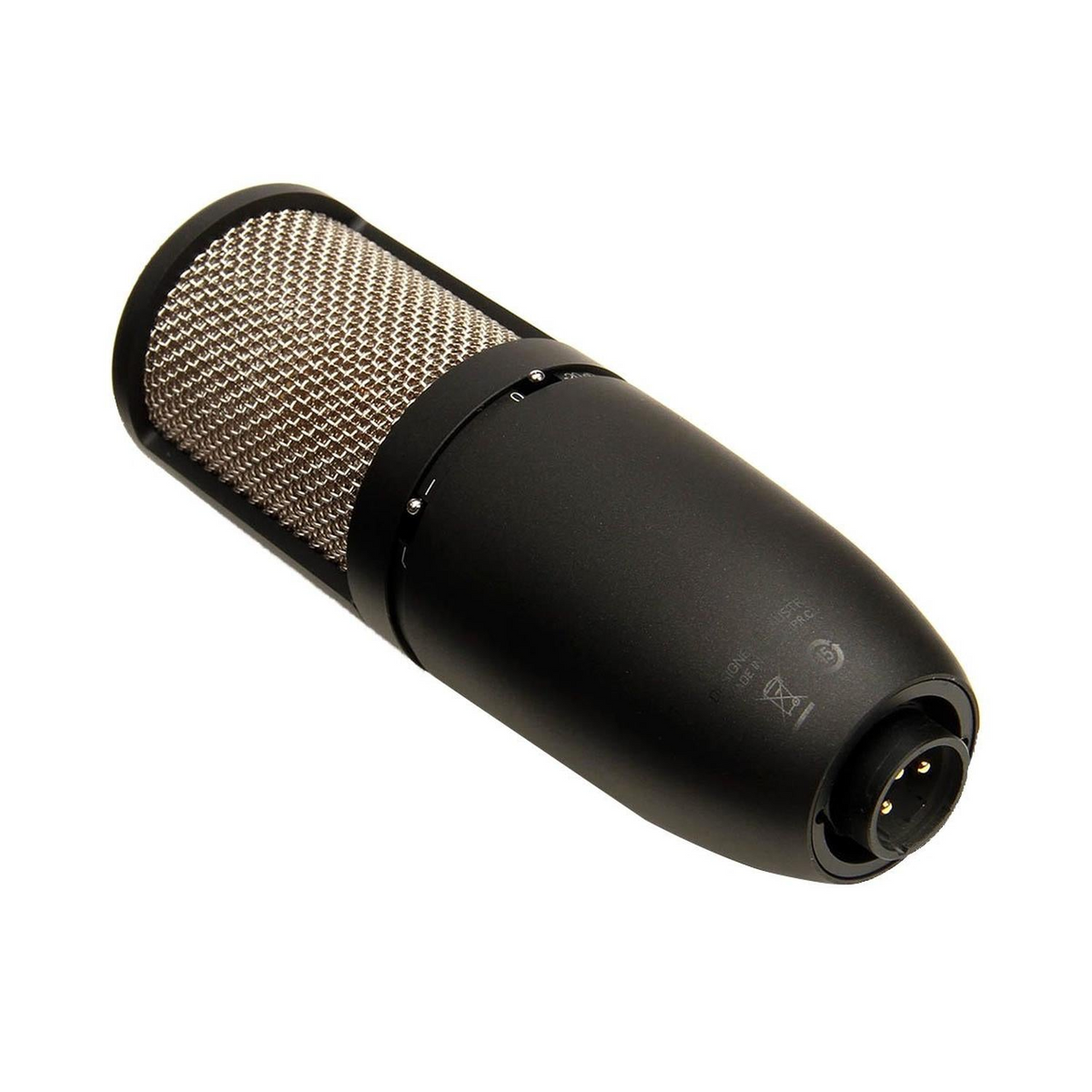 Micrófono de condensador AKG P420 para estudio con tres patrones polares