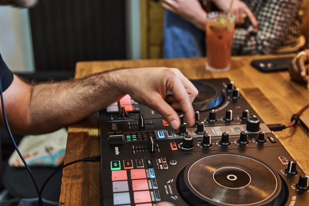 Controlador DJ Hercules DJControl Inpulse 300 MK2