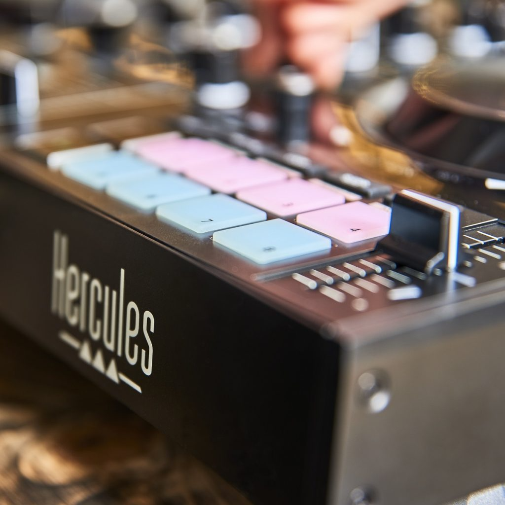 Controlador DJ Hercules DJControl Inpulse 500 de 2 decks