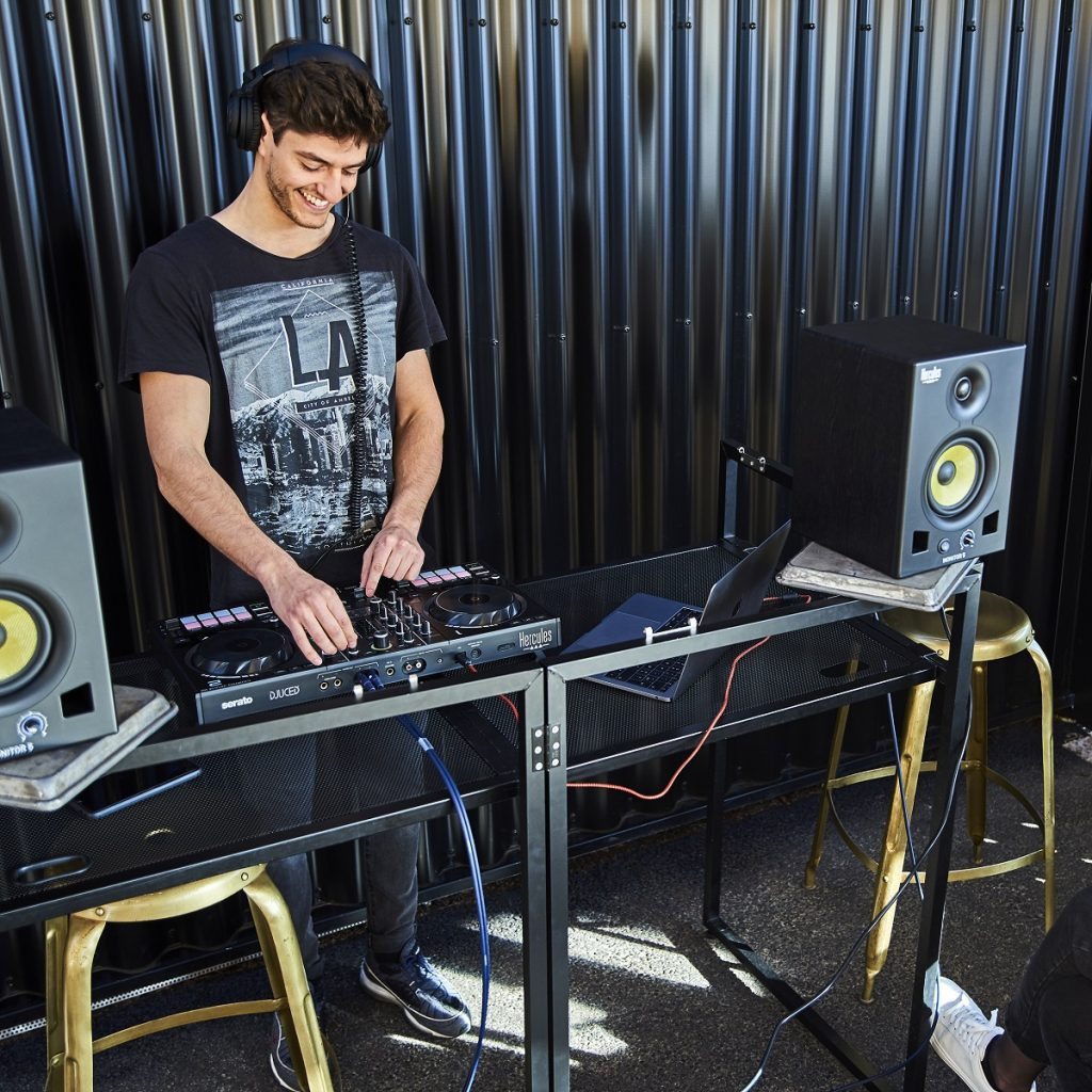 Controlador DJ Hercules DJControl Inpulse 500 de 2 decks