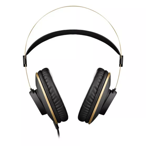 Audífonos de estudio AKG K92 cerrados sobre la oreja